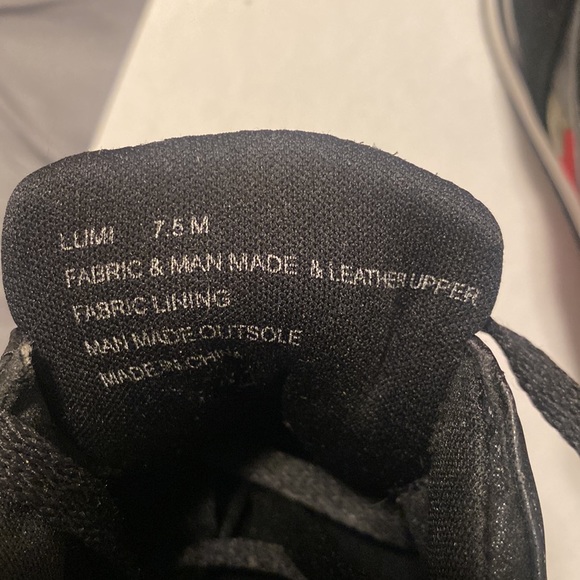 Like new Yellow Box shoes - Picture 5 of 7